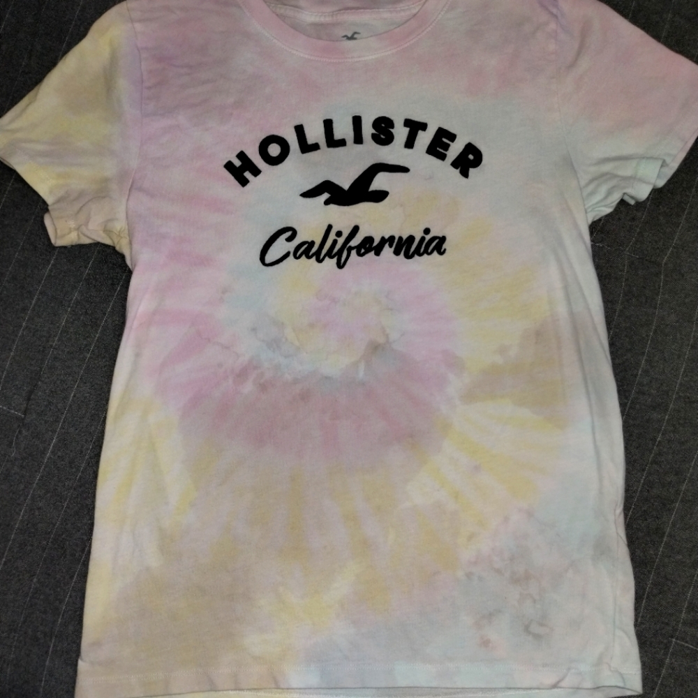 Hollister tee